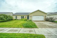 Close to Glacier Park! 4 Bedroom, 2 bath Family and Pet Friendly Comfy Home