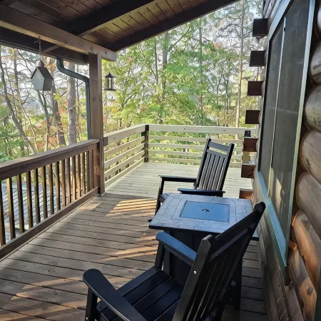 Relaxing 2 bedroom 2 bath cabin minutes from Dahlonega city center!