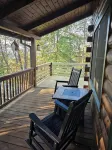 Relaxing 2 bedroom 2 bath cabin minutes from Dahlonega city center!