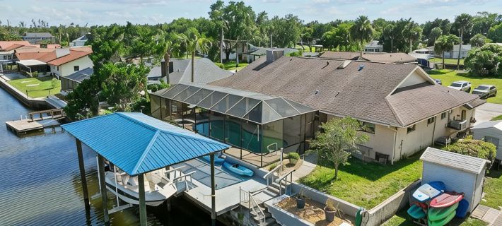 Dont Miss This Waterfront Deep Canal.Gulf Access.Pool Home! Pool Table.Sleeps8. Hotels in Crystal River