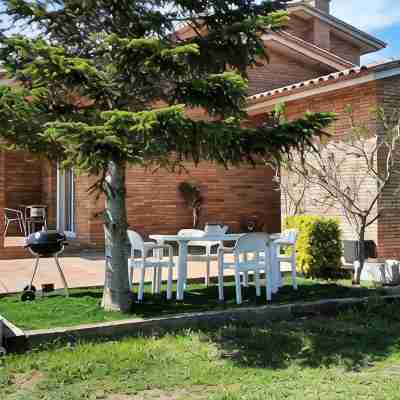 House in a quiet area with views of the old town of Pals Hotel Exterior