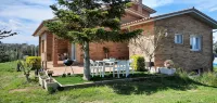 House in a quiet area with views of the old town of Pals