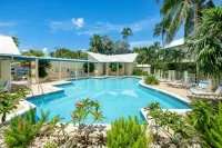 2023 Renovated The Retreat 17 Oceanview ground floor condo steps to ocean/beach - Uima-altaat