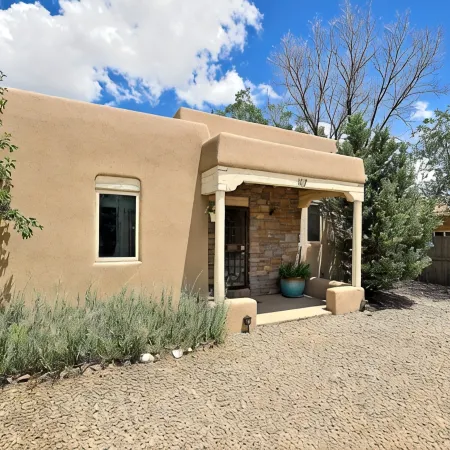 Casa de La Luz - 2 Br/2 BA Charming Santa Fe Home-1.6 Mile to Plaza-Pet Friendly