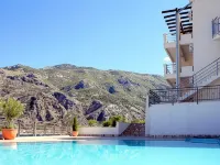 Stunning, fully refurbished apartment in small, exclusive complex with pool - 2-Star