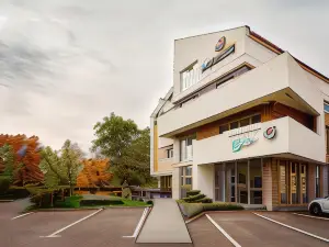 Exclusive Hotel & More