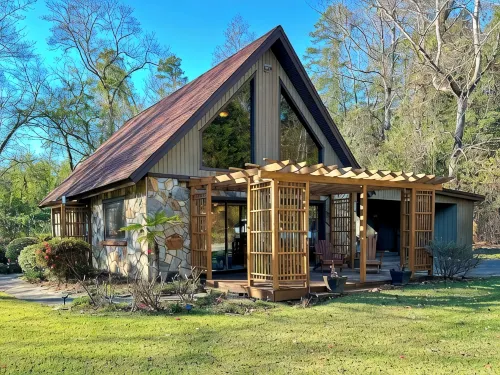 Stunning River-Side Cottage with Fire Pit! - 3つ星