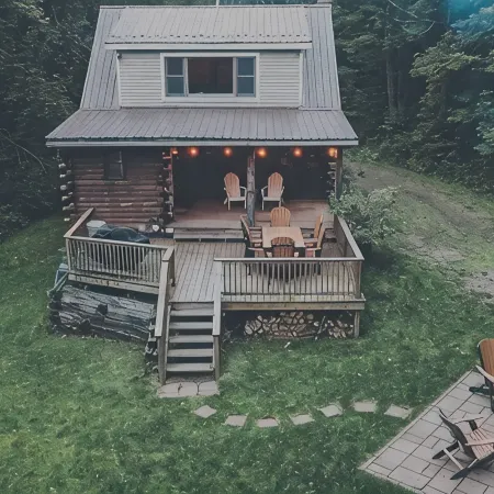 Cozy Cabin tucked in the woods. Pet-Friendly! 7 minutes from Ellicotville!