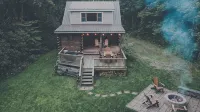 Cozy Cabin tucked in the woods. Pet-Friendly! 7 minutes from Ellicotville!