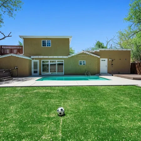 Near-North Valley Oasis! Sleeps 11! Easy Access to I-40, Pool, Hot Tub, AC/Heat
