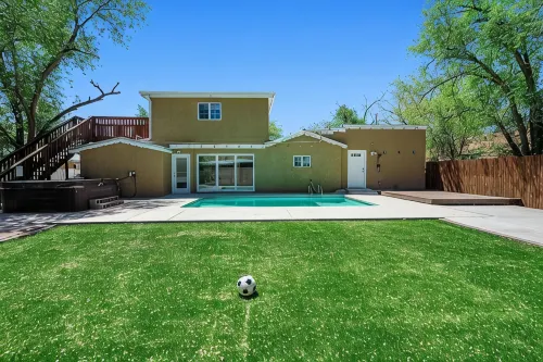 Near-North Valley Oasis! Sleeps 11! Easy Access to I-40, Pool, Hot Tub, AC/Heat - Private Pools
