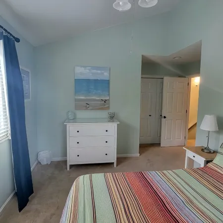 Your home away from home! A few minutes walk to the beach w/ pool & tennis