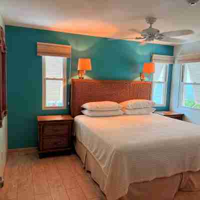 Oceanfront 2 b/r - Coral Gardens,  Grace Bay Beach! Rooms