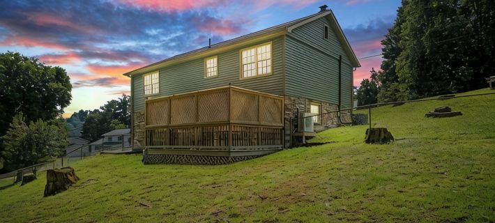 5 Min to Summersville Lake I Hot Tub I Game Room I Grill I Fire Pit Hotels in Nicholas County