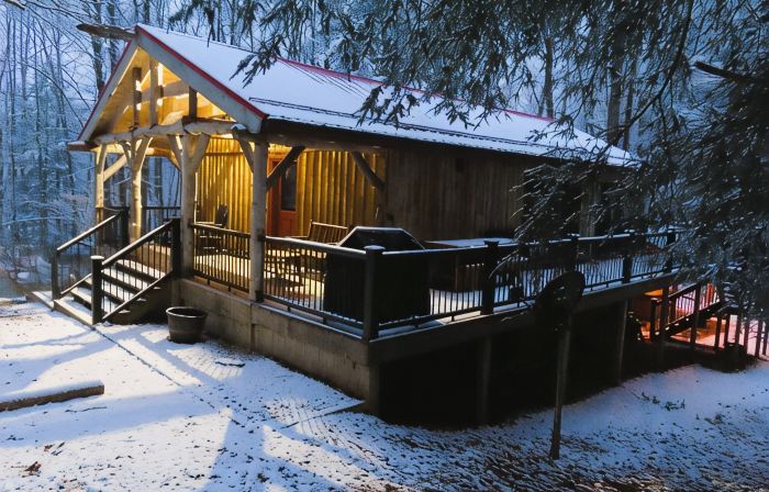 Moore Hollow Cabin in the Heart of Hocking Hills-Cozy, Peaceful, Wooded Retreat!