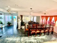 Villa Flamingo; Sleeps 8; Waterfall, Oceanfront Pool, Hot Tub -  Casas de vacaciones
