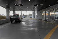Super 8 by Wyndham Prince George - parking