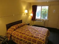 Budgetel Inn and Suites - Louisville - parking