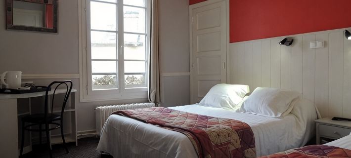 Hôtel le Hussard Hotele w: Orne