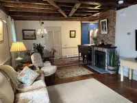 Historic Apartment in Bristol R.I. Hotel di Bristol