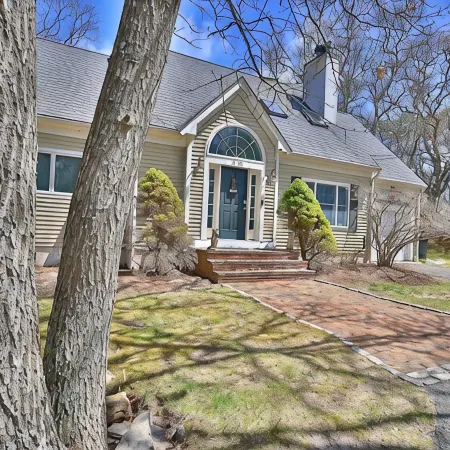 Lakefront Stunning Cape Cod Views w Private Lake Beach - Backyard is the Lake !