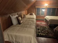 Cozy 3-bedroom chalet in lovely Bridgton 1/4 mile from pleasant mountain Skiing