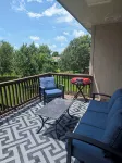 Modern Home in NW Omaha - 방갈로