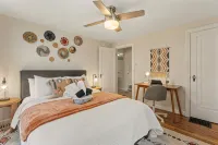 5 Mins to UND - Cozy 4BD w/ BBQ & Pool Table - 4-Star