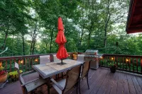 Secluded Cherry Log Cabin - Sauna - Hot Tub - Putting Green - Alphydda