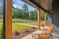 5 Min to Lakepoint! Sleeps 14. New 4 Bdrms/3.5 Bths w/ Office. Owner Managed.