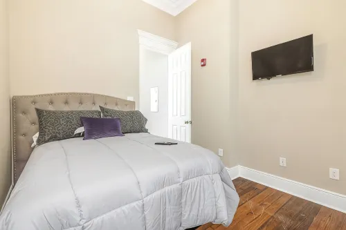 Historic downtown apartment with a view - Wi-Fi