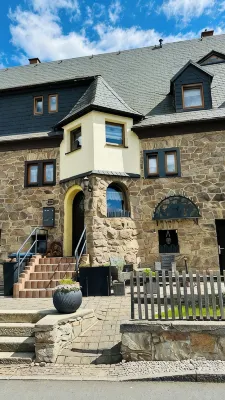 Charming vacation apartment in a historic setting - close to the Schwarzenberg forest stage - Homestays