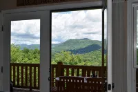 Private Retreat on 7 Acres, Mountain Views, Firepit, King Bed, Sleeps 6. - Bergblick