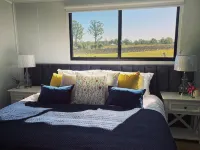 Copper Creek Retreat - Sleep Next Door to the Lions Hotels in Nulkaba