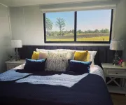 Copper Creek Retreat - Sleep Next Door to the Lions