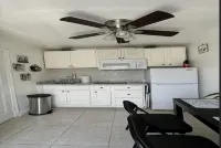 Charming 1-bedroom house in terrific Delray Beach with AC