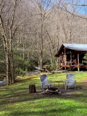 Private Creekside Cabin • Waterfall • Hot Tub • Lake Access - Alppimaja
