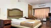 Hotel Sea Breeze at Mahabalipuram - bar