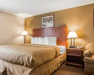 Quality Inn and Suites Middletown-Franklin - parking