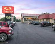 Econo Lodge Inn & Suites Triadelphia - Wheeling - parking