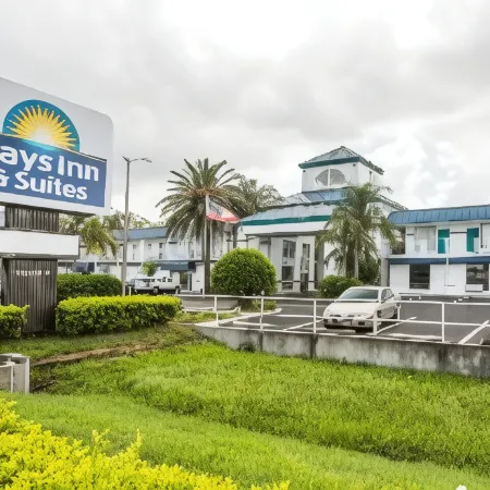 Days Inn & Suites by Wyndham Port Richey
