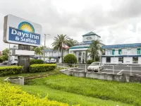 Days Inn & Suites by Wyndham Port Richey