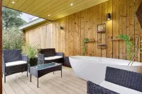 Little Paddock Lodges - 2-Star