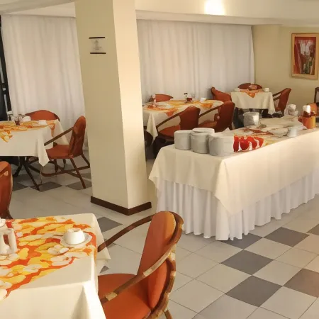 Hotel Praia da Sereia Отели рядом с достопримечательностью «Пляж Итапуа»