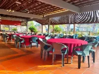 Rumbia Resort Villa Paka - parking