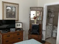 Brookside Cottage is a beautiful open concept doll house stay for two. Hotels in Berkeley Springs