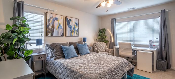 Spacious Home 7mi to Beach, King Bed, Spa, Firepit, Games, Perfect for Groups 維斯塔住宿飯店