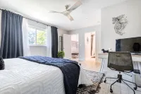 Rolling Oaks Ranch: Private Lakefront Farm Stay on 235 Acres - 4-Star