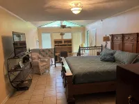 Paw Paw Tree Estate Home with Three Bedroom Guest House.   Sleeps 19 + - Wifi