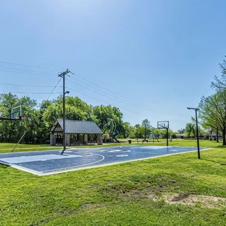 Spacious 5-bedroom bungalow in charming McKinney with huge parking space